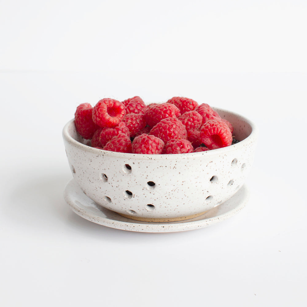Berry Bowl + Saucer in White